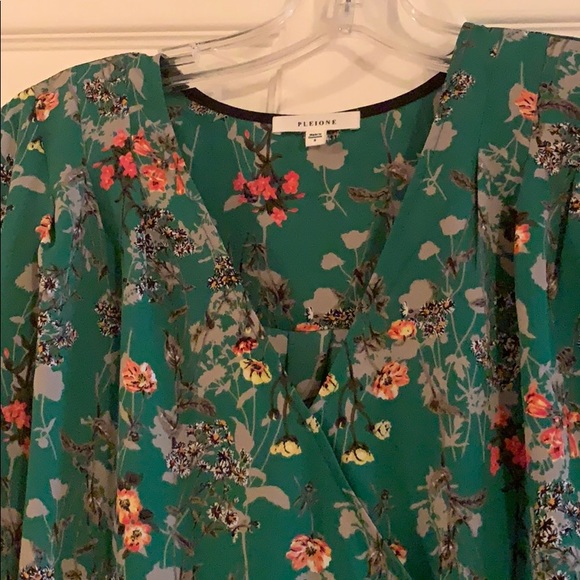 Kelly Green Short-Sleeved Top - Picture 4 of 8